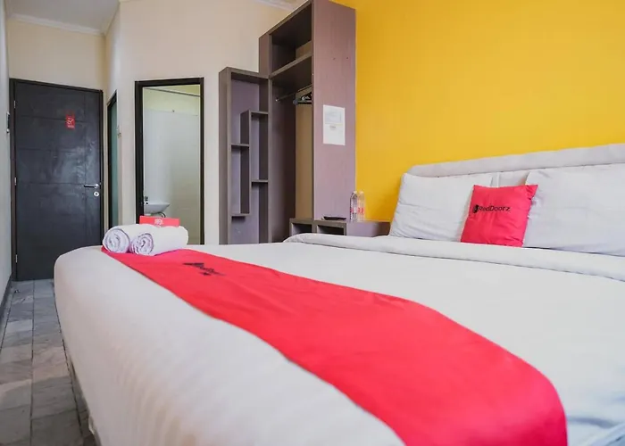 RedDoorz near ITC Cempaka Mas Hotel Jakarta